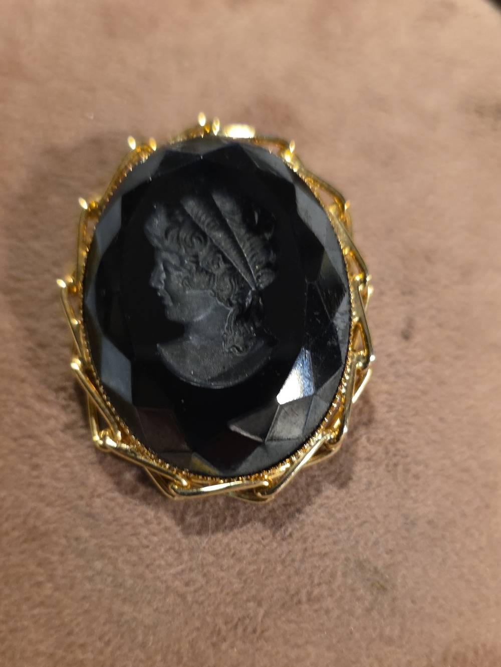 Vintage Black Glass Intaglio Cameo Brooch Pendant Left Facing 2"